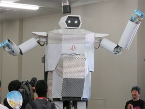 4メートル二足歩行ロボット